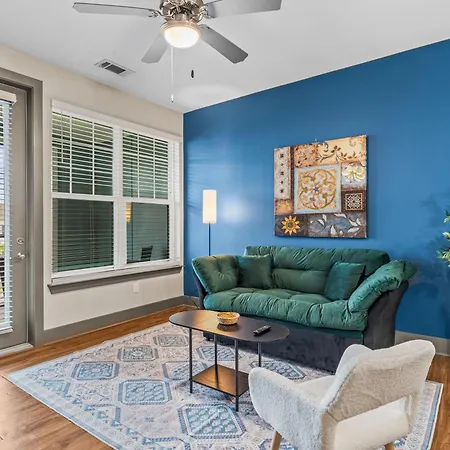 Full Apartment Petfriendly, Pool, Gym, King Bed, 15 Min To Parks